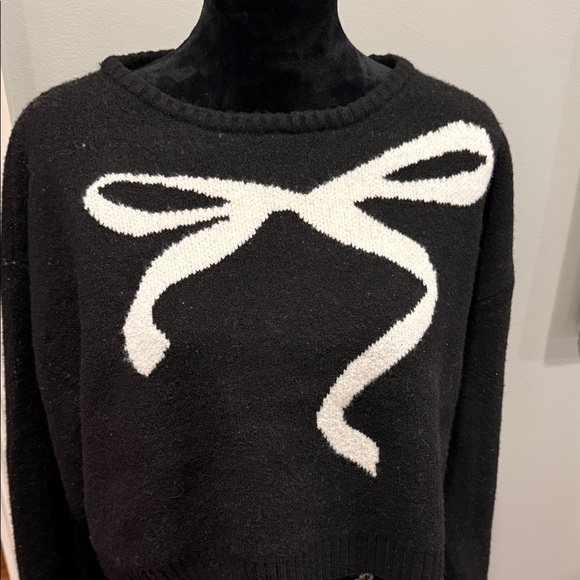 Wild Fable black sweater and shorts set - Picture 2 of 5